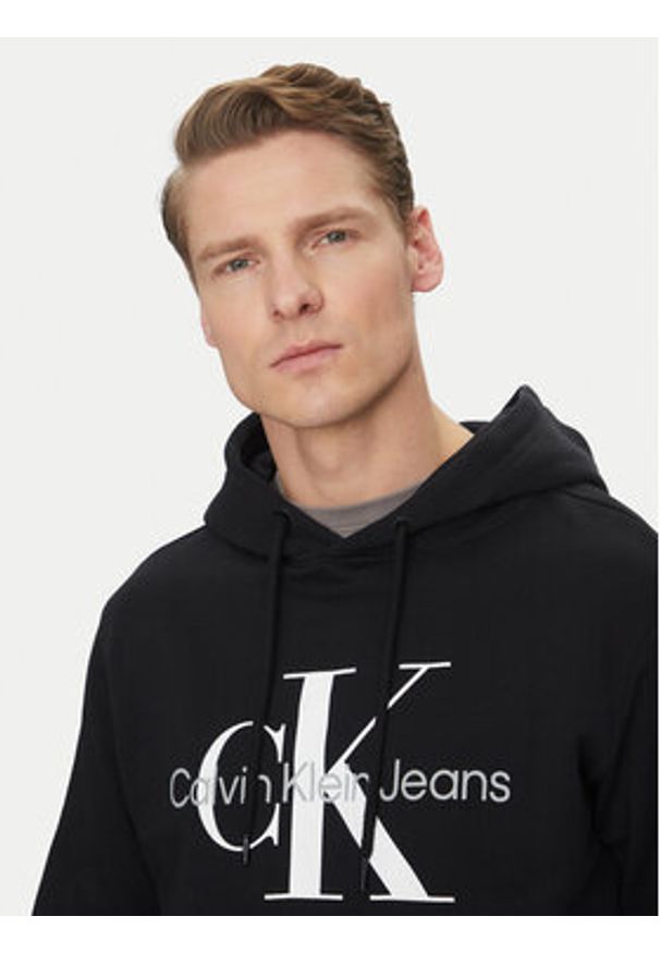 Calvin Klein Jeans Bluza J30J320934 Czarny Regular Fit. Kolor: czarny. Materiał: bawełna