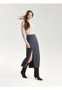 Reserved - Spódnica midi z rozcięciem - szary. Kolor: szary. Materiał: tkanina, wiskoza #1