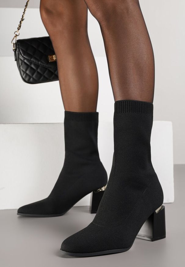 Renee - Czarne Skarpetkowe Botki VICES na Słupkowym Obcasie z Metaliczną Wstawką Anivita. Okazja: na randkę. Kolor: czarny. Materiał: wełna, satyna, skóra. Wzór: aplikacja. Obcas: na obcasie. Wysokość obcasa: średni
