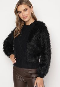 Born2be - Czarny Sweter z Wełną o Wzorzystym Splocie z Ozdobną Fakturą Mirilena. Okazja: na co dzień. Kolor: czarny. Materiał: wełna. Wzór: ze splotem. Styl: casual, elegancki