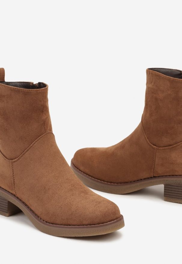Renee - Brązowe Botki na Słupku z Lekkim Ociepleniem Arreina. Kolor: brązowy. Materiał: jeans. Sezon: zima, jesień. Obcas: na słupku. Styl: wizytowy. Wysokość obcasa: średni