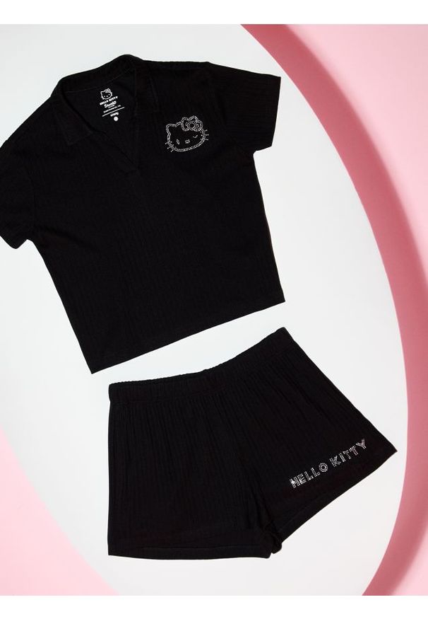 Sinsay - Piżama dwuczęściowa z domieszką wiskozy Hello Kitty - czarny. Kolor: czarny. Materiał: wiskoza. Wzór: motyw z bajki