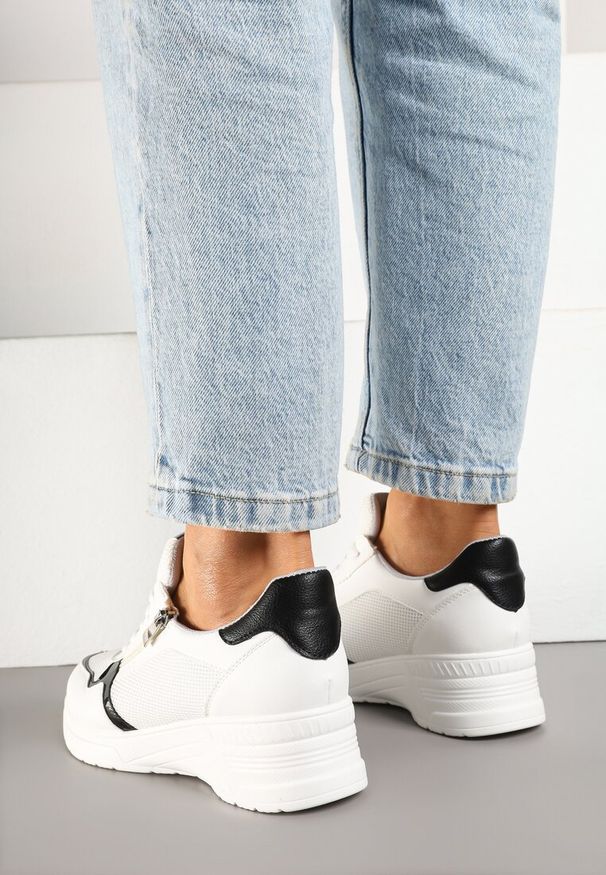 Renee - Białe Sneakersy na Koturnie z Wkładką ze Skóry Naturalnej Ozdobione Suwakiem Arivios. Okazja: na co dzień. Kolor: biały. Materiał: skóra. Wzór: aplikacja. Obcas: na koturnie