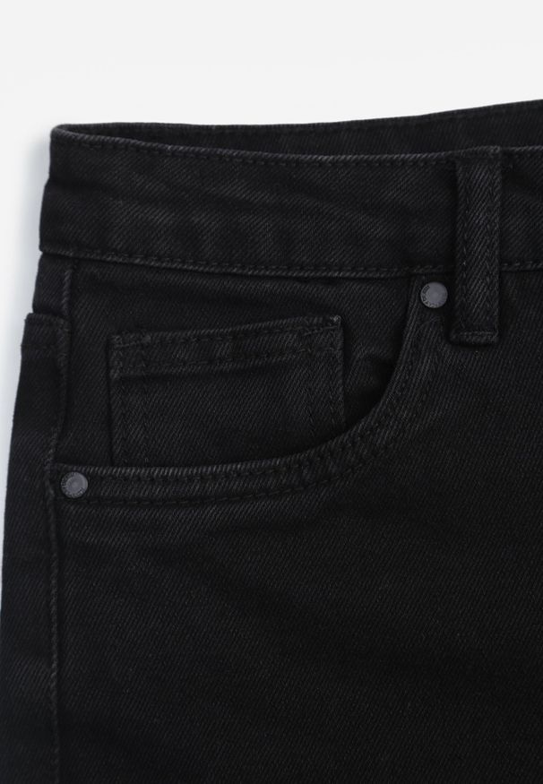 Renee - Czarne Szorty Jeansowe z Dodatkiem Bawełny High Waist z Przetarciami na Nogawkach Vimalen. Stan: podwyższony. Kolor: czarny. Materiał: bawełna, jeans. Sezon: lato. Styl: elegancki