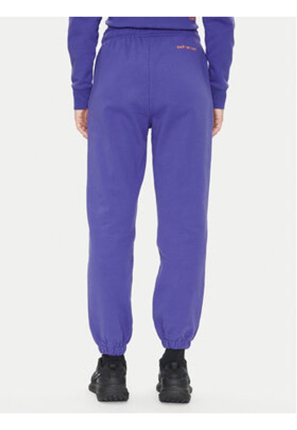 Save The Duck Spodnie dresowe DF1192W CLEE20 Fioletowy Regular Fit. Kolor: fioletowy. Materiał: bawełna