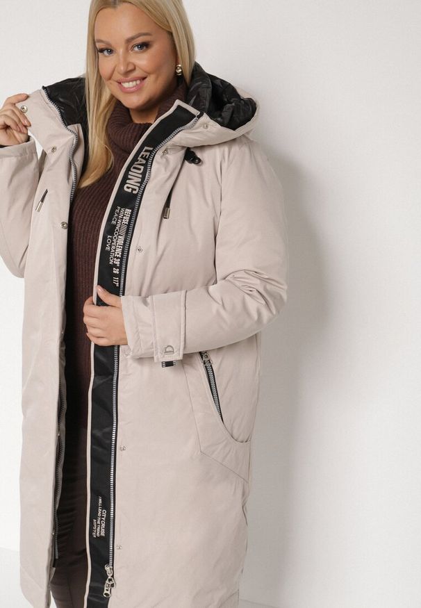 Born2be - Beżowa Kurtka z Kapturem o Wydłużonym Fasonie z Kieszeniami na Suwak Loreldra. Typ kołnierza: kaptur. Kolor: beżowy