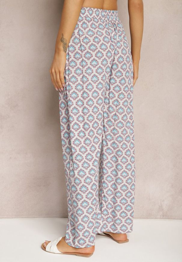 Renee - Jasnoniebieskie Szerokie Spodnie z Gumką w Talii z Wiskozy w Mozaikowy Print Wavelette. Okazja: na co dzień. Stan: podwyższony. Kolor: niebieski. Materiał: wiskoza. Wzór: nadruk. Styl: casual, elegancki