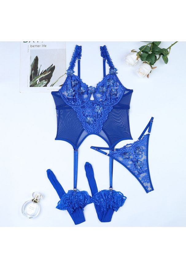 Intica - Komplet bielizny z haftem na specjalne okazje Lavone. Kolor: niebieski. Materiał: tkanina. Wzór: haft