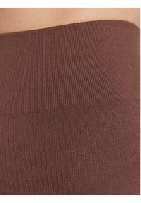 Gina Tricot Szorty sportowe Sky Seamless 16534 Brązowy Slim Fit. Kolor: brązowy. Materiał: syntetyk #4