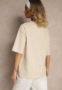 Renee - Beżowy T-shirt z Bawełny Ozdobiony Sercem Ranira. Okazja: na co dzień. Kolor: beżowy. Materiał: bawełna. Wzór: aplikacja. Styl: casual #5