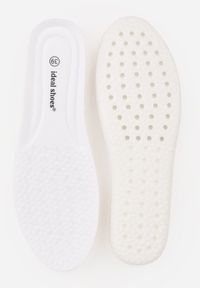 Renee - Brązowe Sneakersy na Platformie w Stylu Tenisówek Ozdobione Paskami Ladia. Okazja: na co dzień. Zapięcie: pasek. Kolor: brązowy. Materiał: jeans. Wzór: aplikacja. Sezon: wiosna. Obcas: na platformie #3