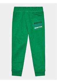 United Colors of Benetton - United Colors Of Benetton Spodnie dresowe 3BC1CF04P Zielony Regular Fit. Kolor: zielony. Materiał: bawełna #2