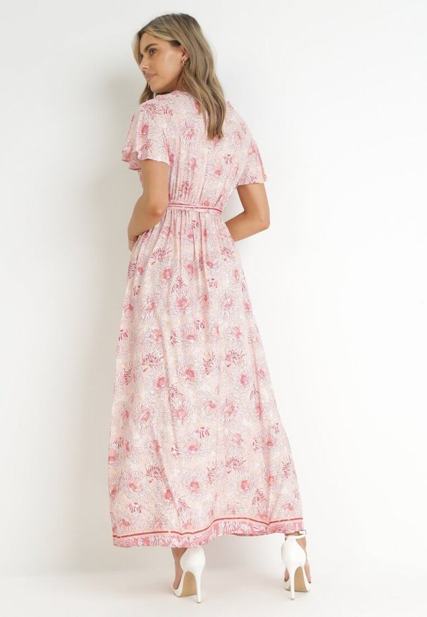 Born2be - Jasnoróżowa Sukienka Kopertowa z Wiskozy z Gumką w Talii i Metalicznym Wzorem Hollisa. Kolor: różowy. Materiał: wiskoza. Typ sukienki: kopertowe