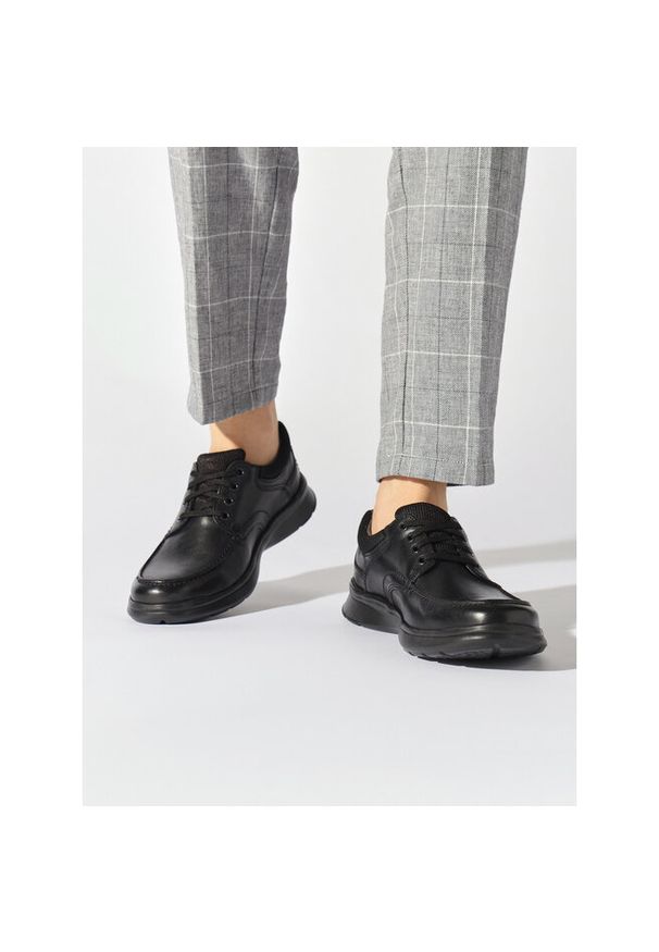 Półbuty Clarks. Kolor: czarny