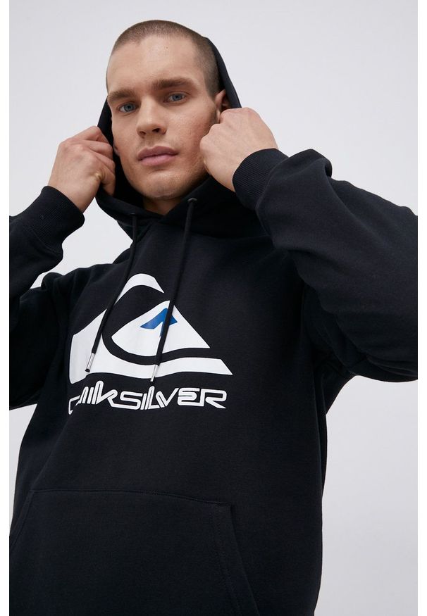 Quiksilver Bluza męska kolor czarny z kapturem z nadrukiem. Typ kołnierza: kaptur. Kolor: czarny. Materiał: dzianina. Wzór: nadruk