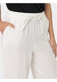 only - ONLY Spodnie materiałowe Thyra 15296375 Biały Comfort Fit. Kolor: biały. Materiał: bawełna #4