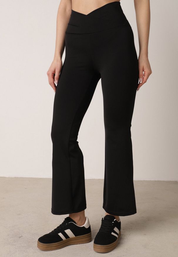 Born2be - Czarne Legginsy Dzwony z Kopertowym Wysokim Stanem Azinuna. Okazja: na co dzień. Stan: podwyższony. Kolor: czarny. Materiał: materiał. Styl: sportowy, casual