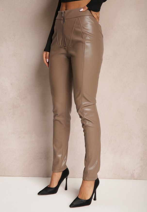 Renee - Beżowe Spodnie High Waist z Ekoskóry z Ozdobnym Suwakiem i Ociepleniem Ilanilith. Okazja: na co dzień. Stan: podwyższony. Kolor: beżowy. Styl: casual, elegancki