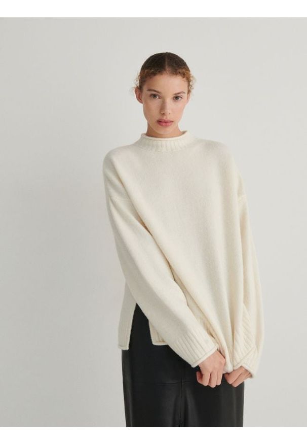 Reserved - Sweter oversize - złamana biel. Materiał: dzianina