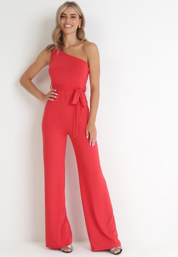 Born2be - Czerwony Kombinezon na Jedno Ramię z Materiałowym Paskiem Keana. Kolor: czerwony. Materiał: materiał. Długość: długie