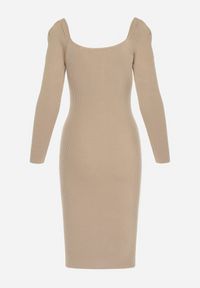 Born2be - Ciemnobeżowa Sukienka Midi z Prążkowanej Dzianiny z Ozdobnymi Guzikami przy Dekolcie Sarahilla. Kolor: beżowy. Materiał: prążkowany, dzianina. Długość: midi #6