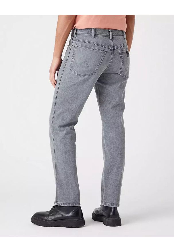 Wrangler - WRANGLER TEXAS SLIM MĘSKIE SPODNIE JEANSOWE JEANSY GOLDEN GREY W12S3039H 112145786