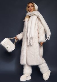 Renee - Biały Elegancki Płaszcz z Miękkiego Futra z Wsuwanymi Kieszeniami Inatrella. Okazja: na spotkanie biznesowe. Kolor: biały. Materiał: futro. Wzór: aplikacja. Sezon: jesień, zima. Styl: elegancki