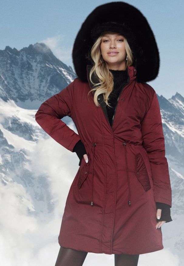 Born2be - Bordowa Dwustronna Kurtka za Kolano z Kapturem z Futerkiem Zephyro. Typ kołnierza: kaptur. Kolor: czerwony. Materiał: futro. Długość: długie. Wzór: gładki, aplikacja