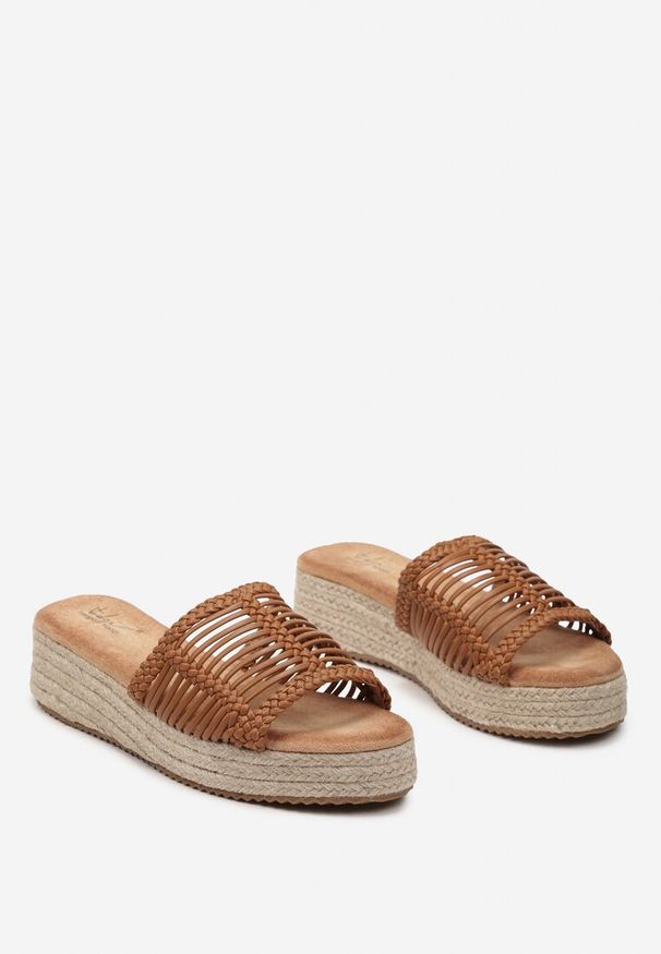 Born2be - Brązowe Klapki na Grubej Plecionej Podeszwie z Szerokim Paskiem Lilimina. Kolor: brązowy. Sezon: lato