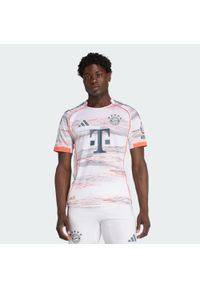 Adidas - Koszulka FC Bayern 25/26 Away Authentic. Kolor: biały. Sezon: lato. Sport: piłka nożna