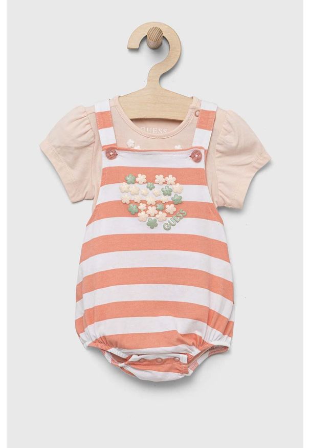 Guess komplet niemowlęcy kolor pomarańczowy. Kolor: pomarańczowy. Materiał: bawełna, dzianina. Wzór: nadruk