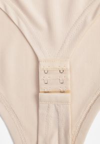 Born2be - Beżowe Body z Kwadratowym Dekoltem Phicise. Okazja: na co dzień. Typ kołnierza: dekolt kwadratowy. Kolor: beżowy. Materiał: wiskoza, jeans. Styl: casual, wizytowy #3