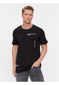 Calvin Klein Jeans T-Shirt Text J30J325065 Czarny Regular Fit. Kolor: czarny. Materiał: bawełna