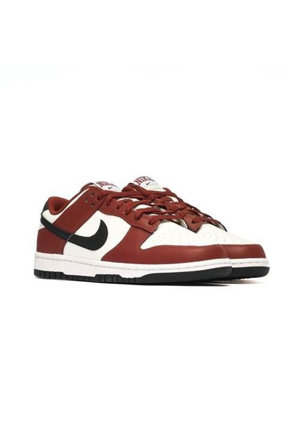 Buty do chodzenia męskie Nike Dunk Low. Kolor: biały, czerwony, wielokolorowy, brązowy. Materiał: materiał, skóra. Szerokość cholewki: normalna. Sport: turystyka piesza