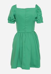 Born2be - Zielona Sukienka Mini Rozkloszowana z Dekoltem Ozdobionym Cyrkoniami i Wycięciami po Bokach Delphira. Kolor: zielony. Wzór: aplikacja. Typ sukienki: rozkloszowane. Długość: mini #5