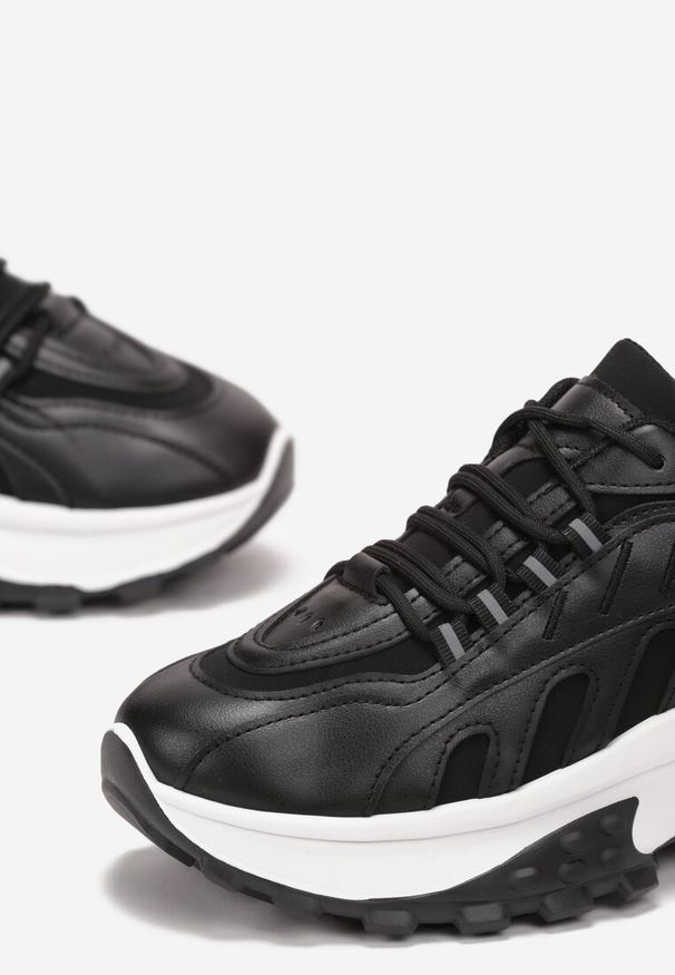 Born2be - Czarne Sneakersy na Płaskiej Podeszwie z Wypustkami i Cholewką przed Kostkę Ozdobione Przeszyciami Adalynna. Wysokość cholewki: przed kostkę. Nosek buta: okrągły. Kolor: czarny. Materiał: materiał. Szerokość cholewki: normalna. Wzór: aplikacja. Obcas: na płaskiej podeszwie