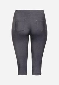 Born2be - Granatowe Spodnie z Bawełny o Kroju Capri Dolonissa. Okazja: na co dzień. Kolor: niebieski. Materiał: bawełna. Styl: młodzieżowy, elegancki, casual