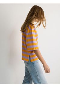 Reserved - T-shirt w paski - fioletowy. Kolor: fioletowy. Materiał: dzianina, bawełna. Wzór: paski #1