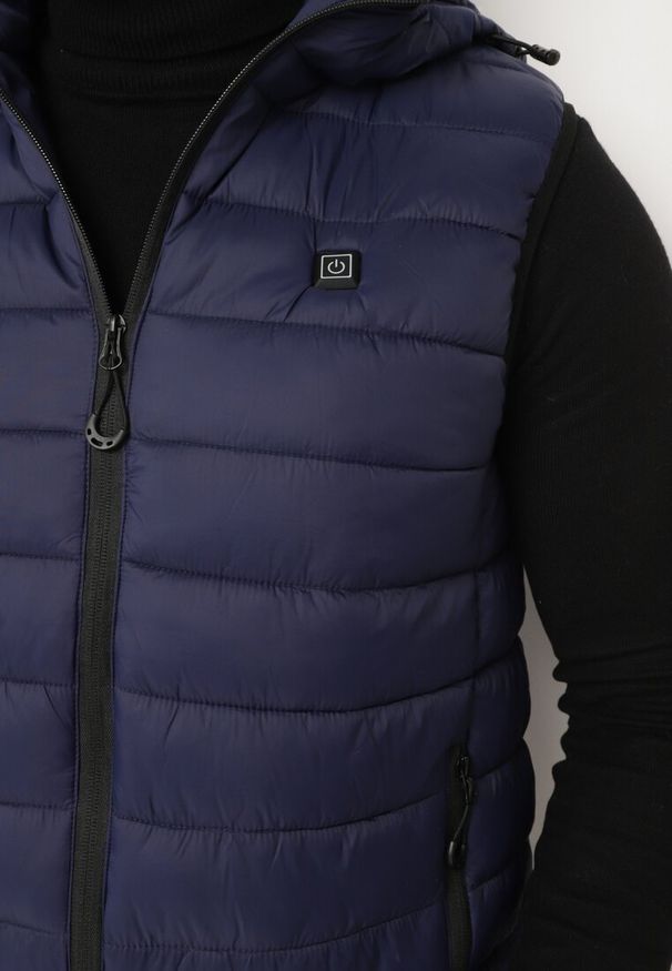 Born2be - Niebieska Kamizelka z Pikowanym Wzorem i Odpinanym Kapturem Podgrzewana przez USB Rinnelia. Okazja: na co dzień. Kolor: niebieski. Materiał: jeans, sztruks. Styl: casual