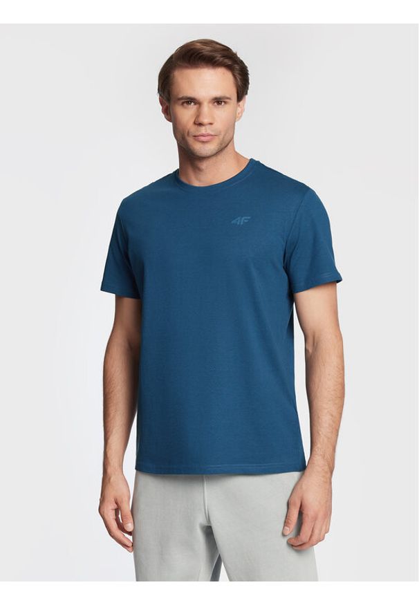 4f - T-Shirt 4F. Kolor: niebieski. Materiał: bawełna