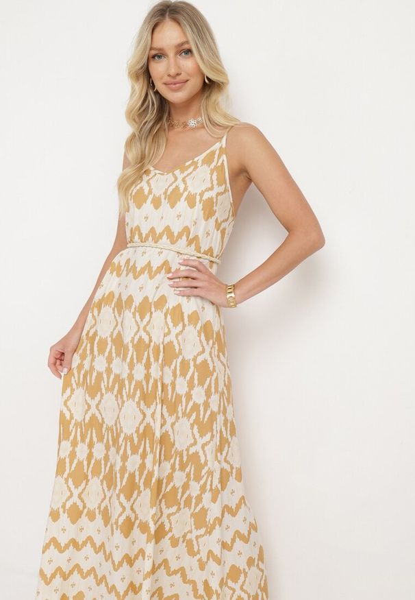 Born2be - Beżowa Wiskozowa Sukienka na Regulowanych Ramiączkach o Geometrycznym Wzorze Vididia. Okazja: na co dzień, na plażę. Kolor: beżowy. Materiał: wiskoza. Długość rękawa: na ramiączkach. Wzór: geometria. Styl: klasyczny, casual, wakacyjny