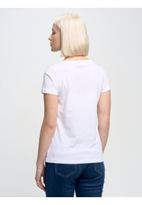 Big-Star - Koszulka damska o klasycznym kroju biała Brunona 101. Okazja: na co dzień. Kolor: biały. Materiał: jeans, bawełna, dzianina. Wzór: nadruk, napisy. Styl: klasyczny #5
