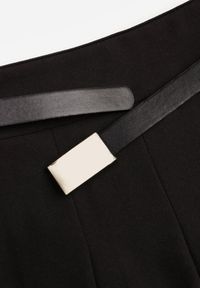 Renee - Czarne Spódnico-Spodenki High Waist z Plisowaniem Wykończone Paskiem Eviennes. Okazja: na co dzień. Stan: podwyższony. Kolor: czarny. Materiał: jedwab. Styl: casual, klasyczny #10