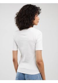 Big-Star - Koszulka damska w prążek biała Alessa 100. Okazja: na co dzień. Kolor: biały. Materiał: jeans, żakard, dzianina, prążkowany. Wzór: prążki. Styl: casual, elegancki #6