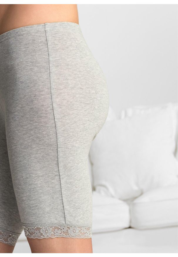 bonprix - Długie bokserki damskie z koronką (3 pary). Kolor: beżowy. Materiał: koronka. Długość: długie. Wzór: koronka