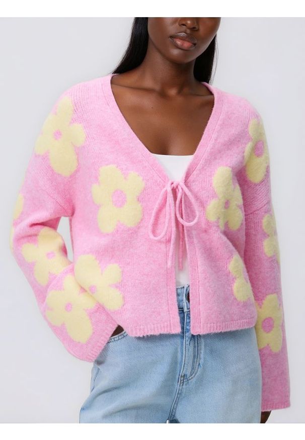 Reserved - Wzorzysty kardigan - różowy. Kolor: różowy. Materiał: dzianina, wełna