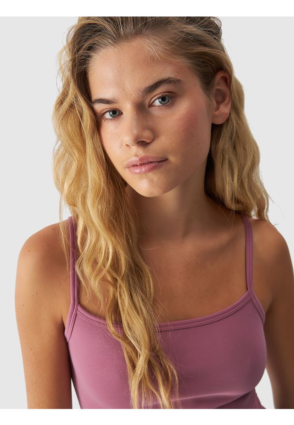 4f - 4F Crop-top slim gładki z modalem damski - różowy XL. Kolor: różowy. Materiał: dzianina, jersey, materiał, syntetyk. Długość rękawa: na ramiączkach. Wzór: gładki