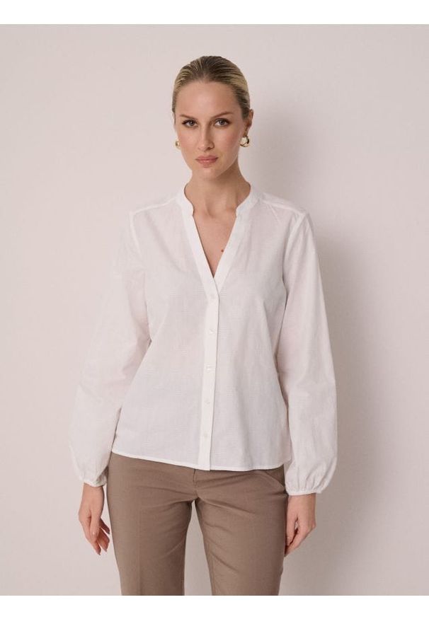 Sinsay - Żakardowa koszula z bufiastym rękawem - kremowy. Kolor: kremowy. Materiał: żakard