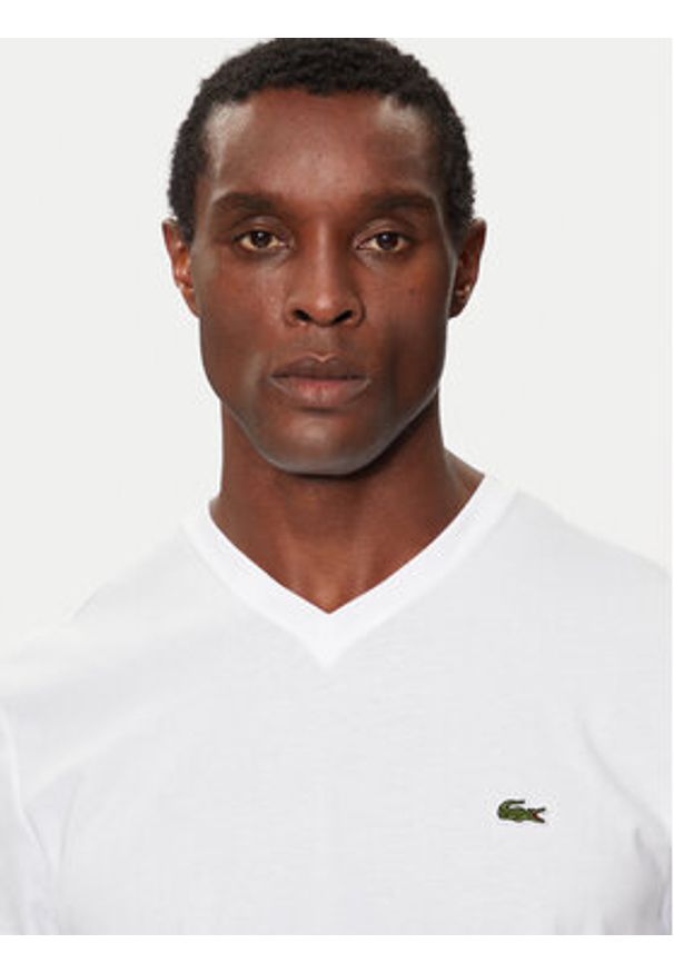 Lacoste T-Shirt TH5077 Biały Regular Fit. Kolor: biały. Materiał: bawełna