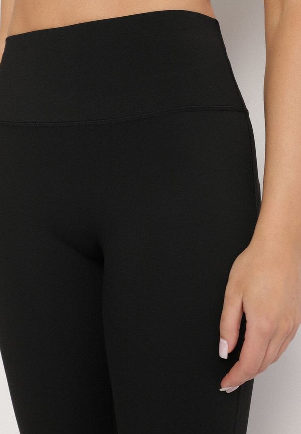 Born2be - Czarne Legginsy o Kroju Dzwonów z Wysokim Stanem Koritea. Okazja: na co dzień. Stan: podwyższony. Kolor: czarny. Styl: casual, klasyczny